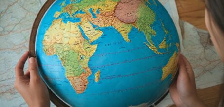 Por que os mapas distorcem o tamanho dos continentes?